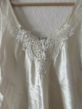 Load image into Gallery viewer, Vintage Ivory Lace Top
