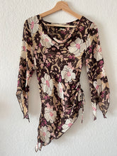 Load image into Gallery viewer, Vintage Asymmetrical Floral Top
