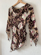 Load image into Gallery viewer, Vintage Asymmetrical Floral Top
