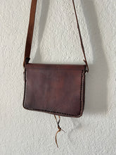 Load image into Gallery viewer, Vintage Brown Leather Purse
